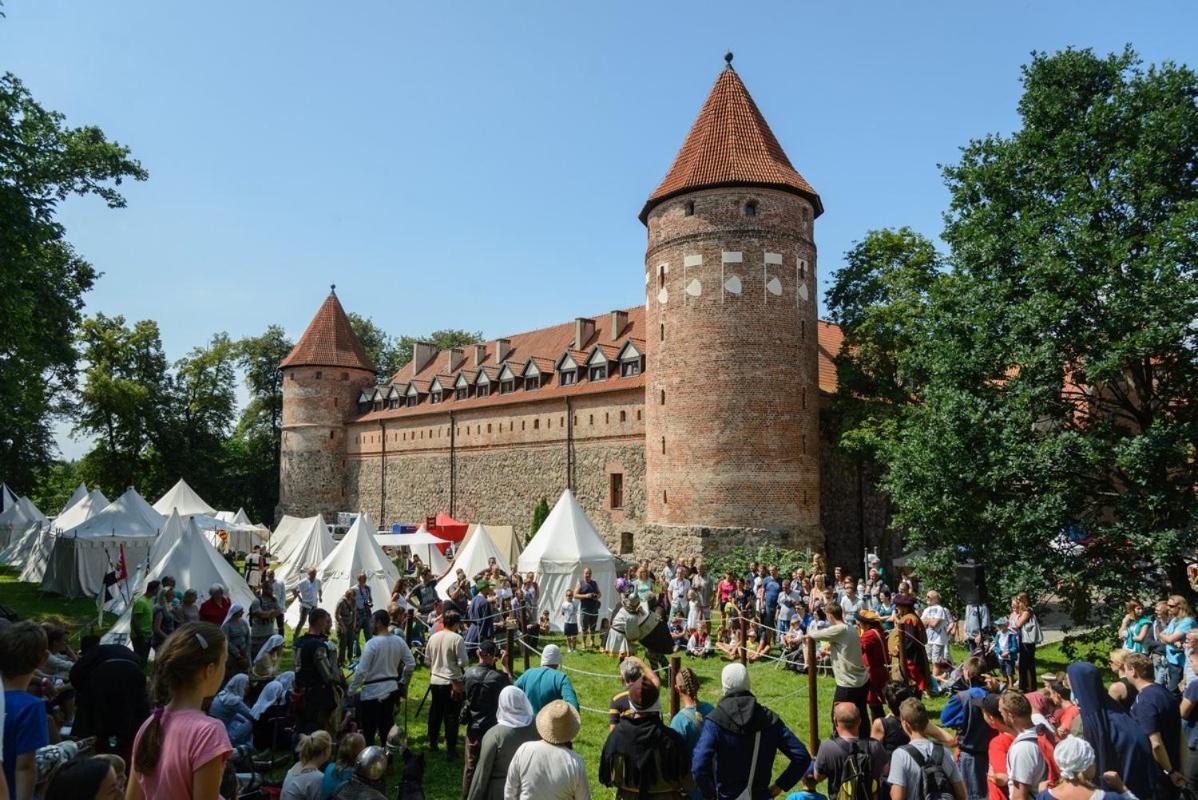 Pensjonat Srebrny Klon Bytów Exteriör bild